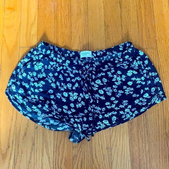 Abercrombie & Fitch Pants - Abercrombie & Fitch Floral Print Shorts — light & airy